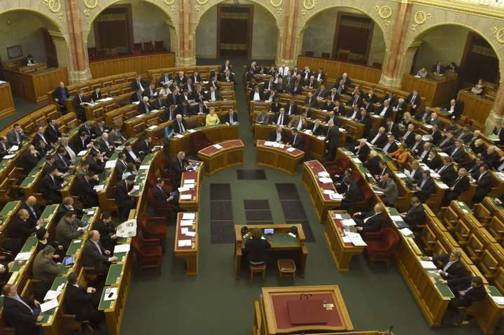 Опозиційних депутатів Угорщини оштрафували за протест у парламенті