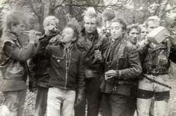 Эта молодежь нашла способ выразить себя. Экстравагантные фото эстонских панков 1980-х годов