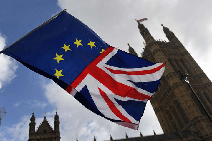 Еврокомиссия выступила за проведение Brexit до 23 мая