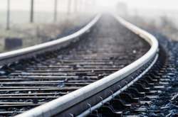 На Київщині під потяг потрапило двоє людей