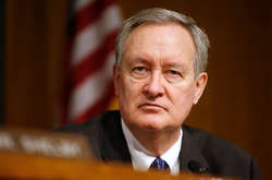 Сенатор Майк Крейпо, голови комітету Сенату США з банківських питань прибув до України&nbsp;