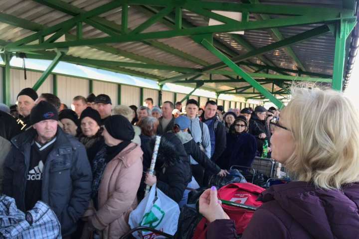 Окупанти запустили «фейк» про закриття КПВВ на Донбасі у день виборів