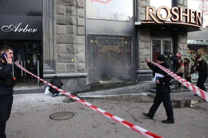 Підозрюваного в підпалі магазину Roshen на Хрещатику посадили під домашній арешт