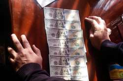 Правоохоронці викрили посадовця виконавчої служби на Одещині, який за хабар намагався уникнути протоколу про корупцію