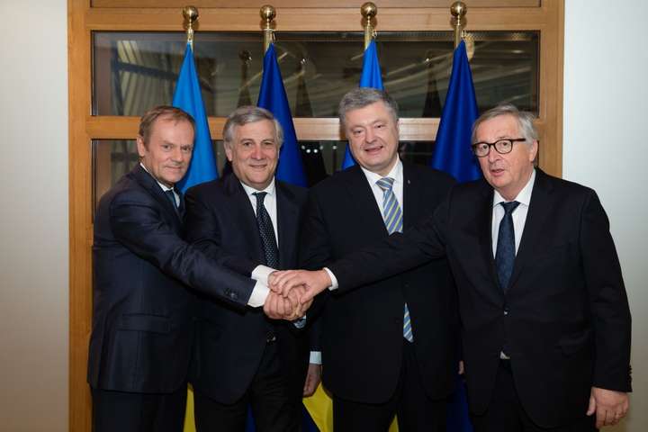 Петро Порошенко з лідерами ЄС - У Порошенка підбили підсумки міні-саміту «Україна-ЄС»