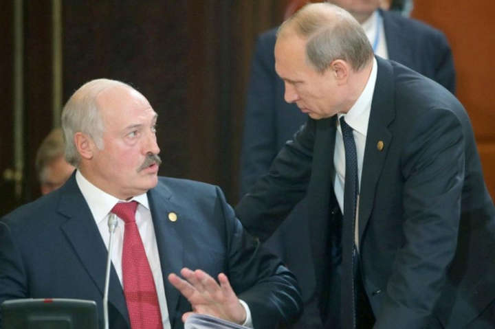 Путін може зберегти владу шляхом об’єднання Росії з Білоруссю, − Bloomberg 