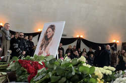 В сети появились первые снимки с похорон Юлии Началовой