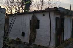 Пожежа виникла у господарчій будівлі