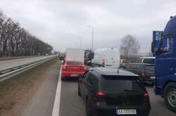 Трасу Київ-Чоп перекрили протестувальники