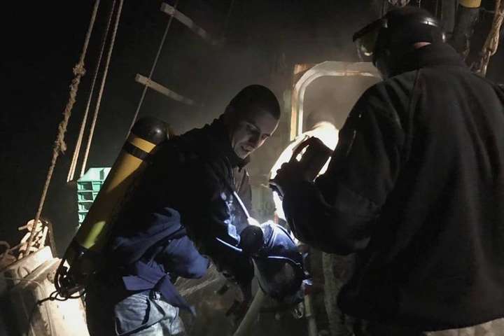 Під час огляду рибацького судна морські прикордонники провели ще й рятувальну операцію