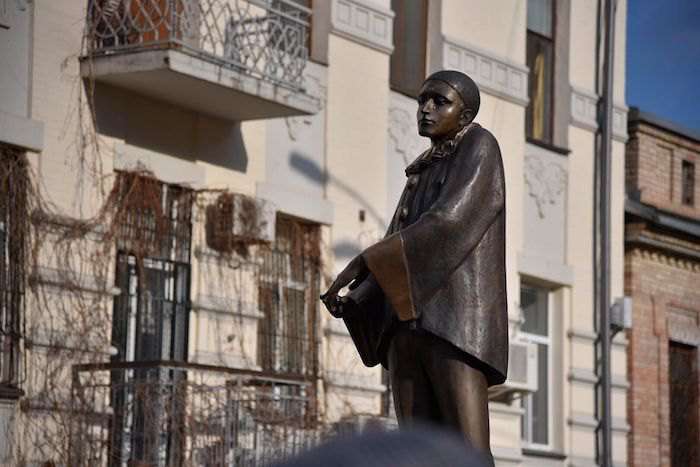 Пам'ятник Олександру Вертинському на Подолі - У Києві встановили пам’ятник Вертинському (фото)
