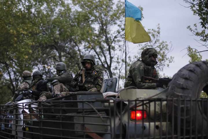 Доба на Донбасі: один український боєць загинув, двоє отримали поранення