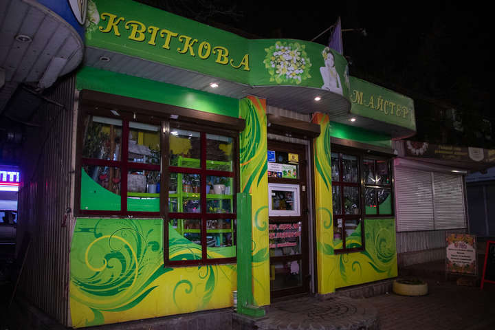 У квітковому магазині в Києві повісився чоловік (фото, відео)