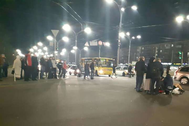 Жахлива ДТП на Дорогожичах: автобус збив трьох жінок (відео аварії)
