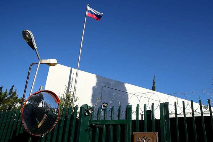 Біля посольства РФ в Афінах стався вибух: невідомі кинули гранату