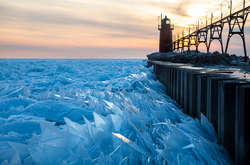Фантастичне видовище: у США замерзле озеро Мічиган «розбилося» на мільйони уламків