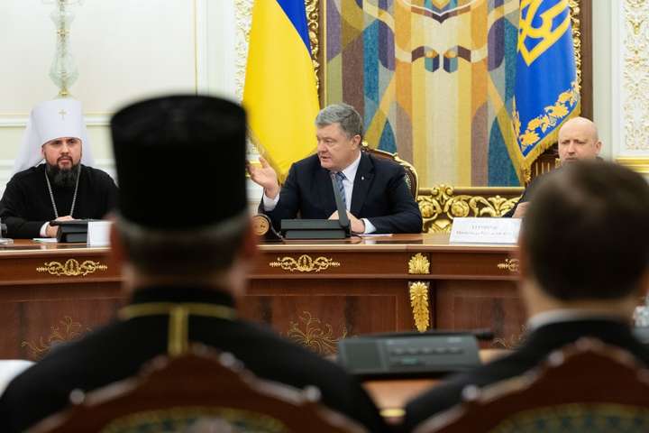 Порошенко попросил Всеукраинский совет церквей повлиять на проведение выборов