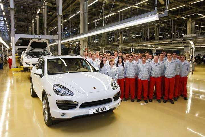 Porsche виплатить усім своїм співробітникам по 9700 євро премії