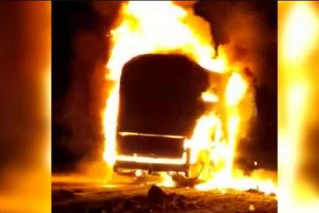 У момент загоряння в салоні автобуса місткістю 59 осіб перебували 56 людей - У Китаї на ходу загорівся туристичний автобус: 26 людей загинули