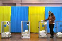 Наразі поліція взяла під контроль доставку виборчих бюлетенів до окружних виборчих комісій