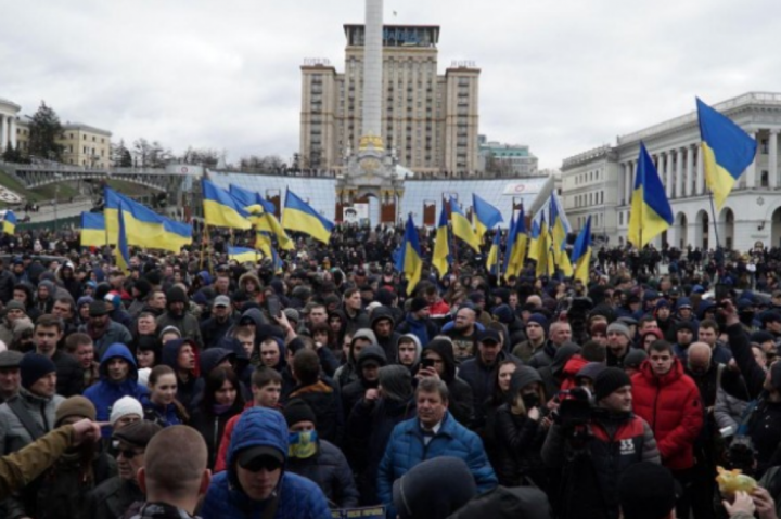 Мітинг на Майдані закінчився. Нацкорпус рушив на Банкову