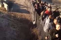 Як мешканці окупованого Донбасу біжать на територію, підконтрольну «кривавій хунті»