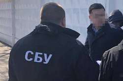 Правоохоронці затримали поліцейського на одній з вулиць обласного центру