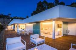 Орландо Блум продает роскошный особняк в Беверли-Хиллз