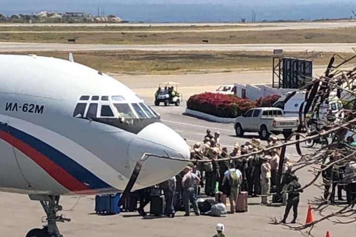 До Венесуели прибули два літаки з російськими військовими – ЗМІ