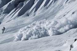 У швейцарських Альпах лавина накрила групу туристів