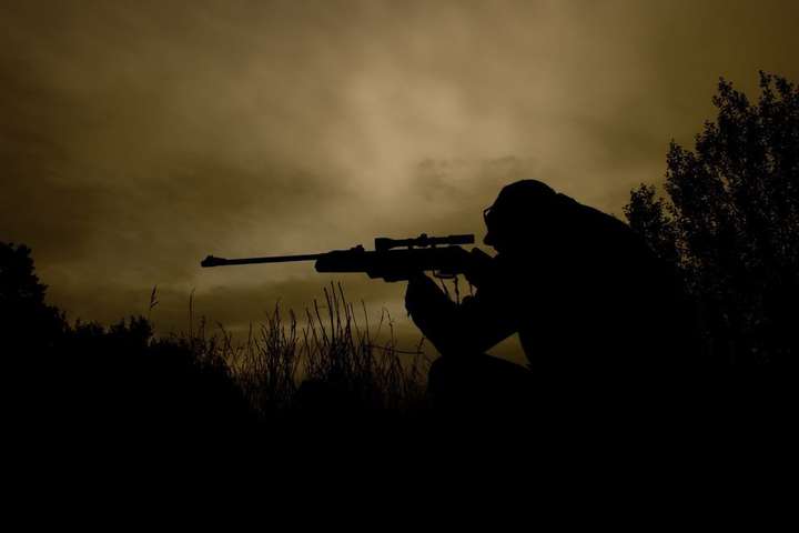 Вночі на Донбасі стріляв снайпер бойовиків: двох бійців ЗСУ поранено