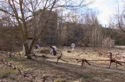 Туристи завалили Чорнобильську зону сміттям
