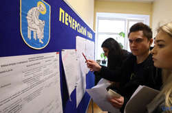 До райдержадміністрації потрібно прийти з паспортом та довідкою з роботи