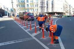 На площі Льва Толстого з’явився захист від автохамів 