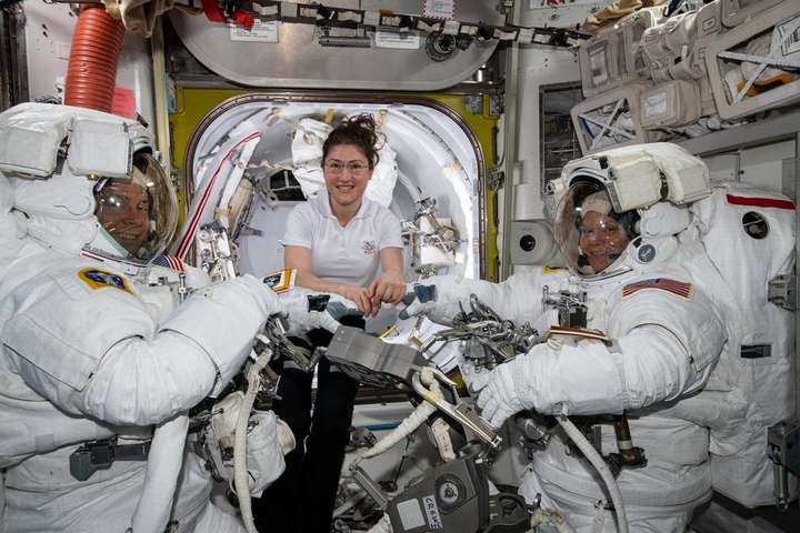Вихід у відкритий космос двох жінок-астронавтів NASA скасували