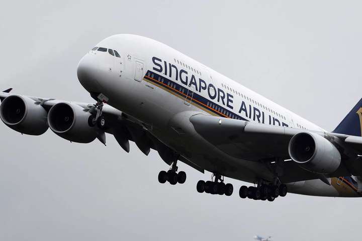  У Сінгапурі пасажирський літак екстрено сів після дзвінка про бомбу на борту
