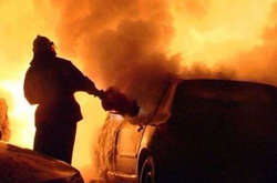 У Києві посеред дороги горіли два автомобілі