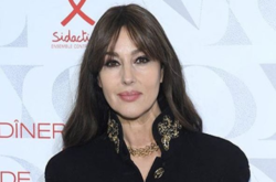 54-летнюю Монику Беллуччи застали за поцелуями с молодым любовником в парке Версаля