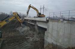  Демонтаж мосту на вул. Григоренка 
  