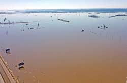 Вода наделала беды. Как выглядит трасса для дрэг-рейсинга до и после разлива Миссури