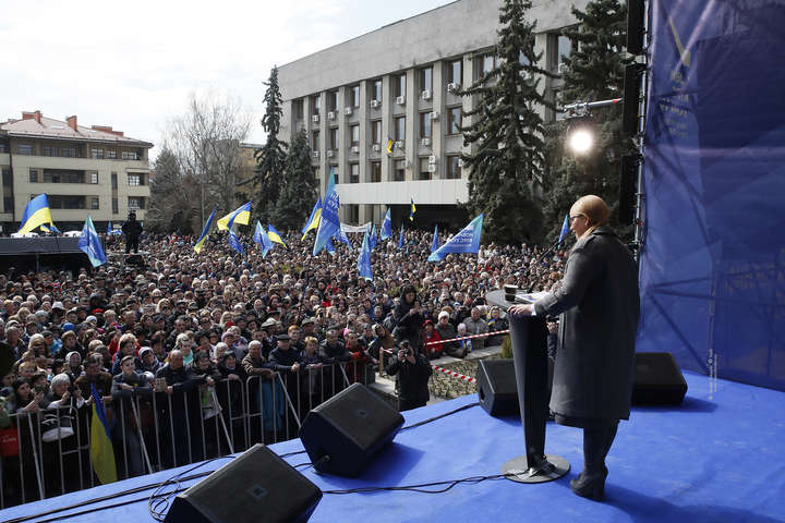 Тимошенко озвучила суму, «менше якої ніхто не отримуватиме», якщо її оберуть президентом