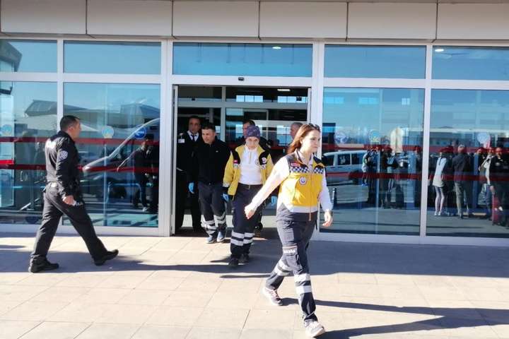 В турецькому аеропорту сварка поліцейських закінчилася стріляниною 