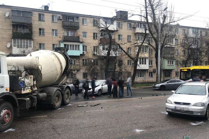 Масштабна ДТП в Одесі: бетономішалка розбила п'ять автомобілів