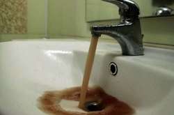 У мешканців Оболоні з кранів потече брудна вода (адреси)