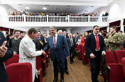 Корів все менше, а експорт молока росте? Порошенко здивував своєю заявою