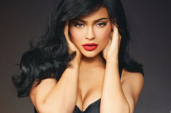 Самая молодая миллиардерша Кайли Дженнер доказала, что может быть привлекательной и без косметики