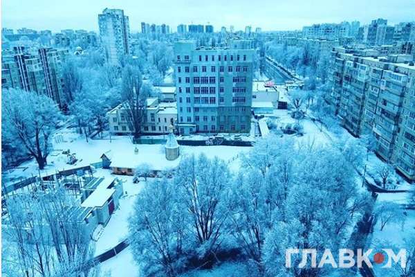 Зима повертається: у Києві випав сніг