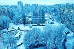 Зима повертається: у Києві випав сніг