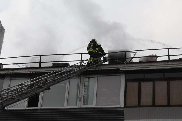 У будинку на Подолі сталася велика пожежа (фото)