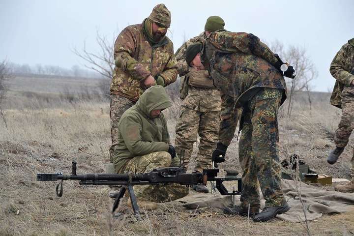 Окупанти на Донбасі двічі відкривали вогонь із забороненої зброї: мапа боїв